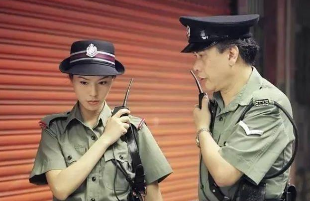 香港警察的制服70年代短褲和長筒靴為何成為了標配