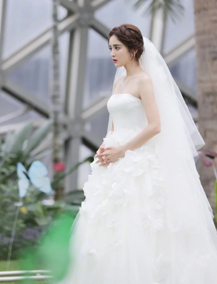 18位女明星婚纱照有没有惊艳到你呢你最喜欢谁的婚纱照呢