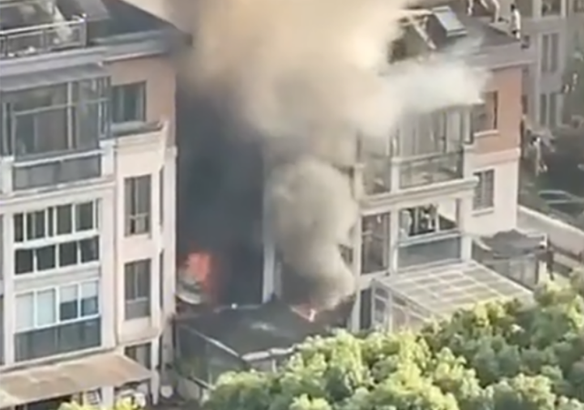痛心 浙江一小区民房突发火灾致3人不幸身亡 死者包含2个孩子 腾讯新闻