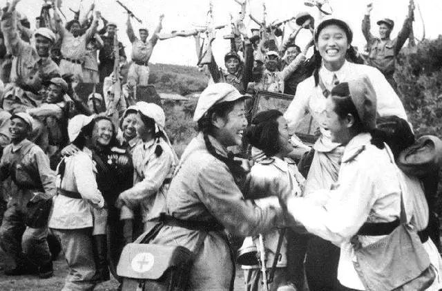 抗美援朝时期的女战士:她们在战场以苦为乐,个个巾帼不让须眉!