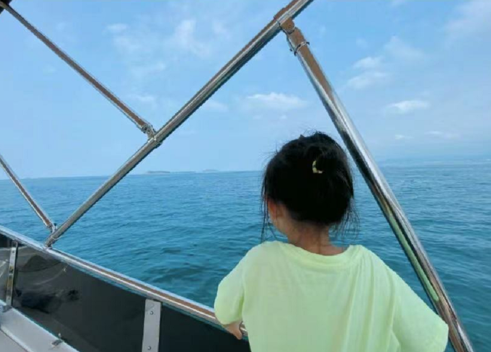 孙怡晒3岁女儿打拳击,大福变女汉子挽起裤腿好可爱,又长高不少