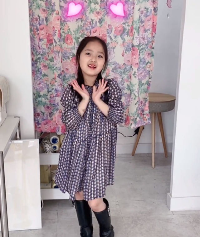 有种整容叫权律二长大幼时的小奶包长大后却像个小老太太