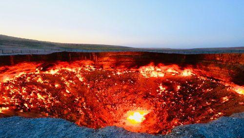 贺兰山煤层自燃300年烧毁煤炭34亿吨年损失10亿为何不灭