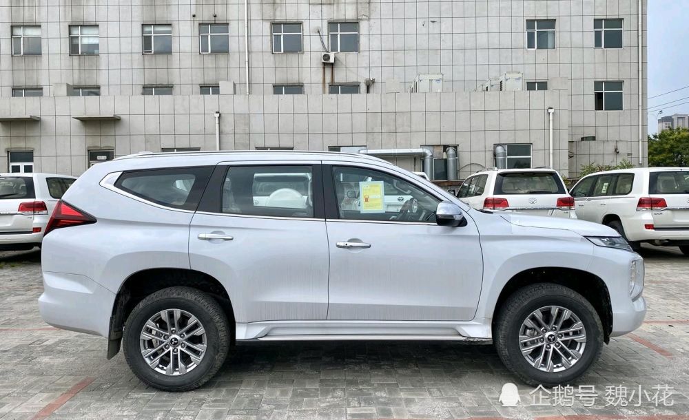 2021款帕杰罗劲畅进港6缸加超选四驱落地不到30万