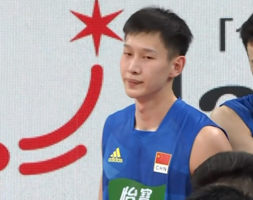 第四局,双方开局难分高下,日本华裔球员李博的发挥也渐入佳境,表现