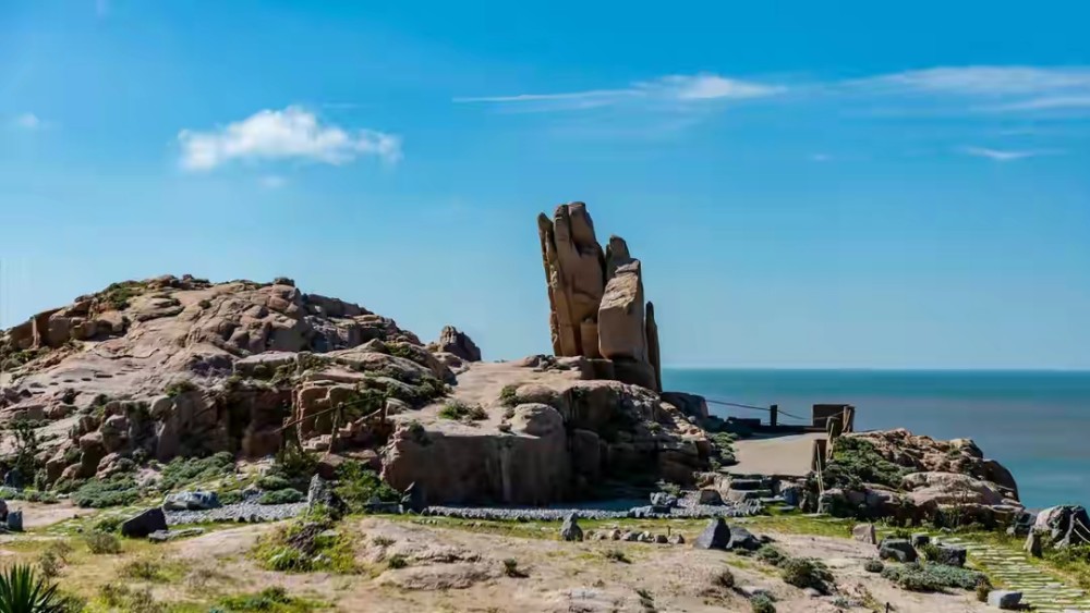 佛手石南岙沙滩也是花鸟岛最大的沙滩,水质非常的干净,不管是怎么玩耍