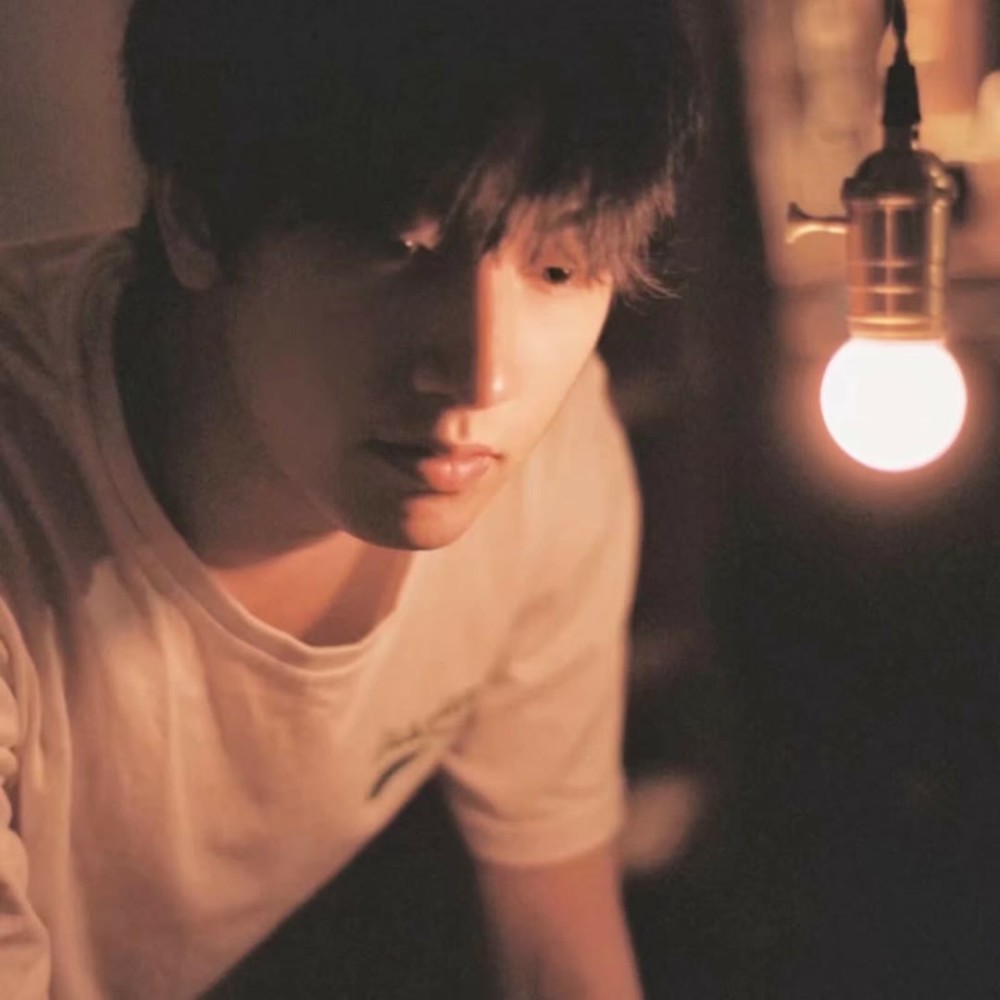 男生头像人生最大的教养就是接受父母的平凡