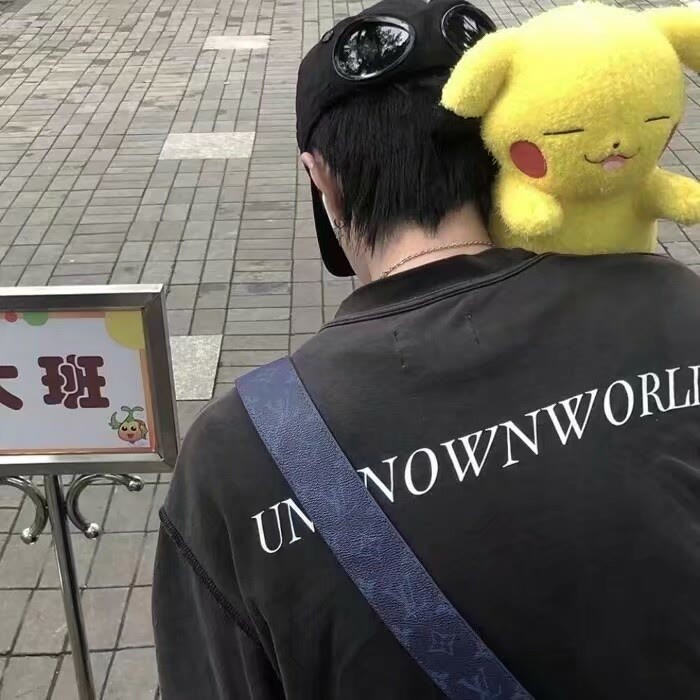 男生头像人生最大的教养就是接受父母的平凡