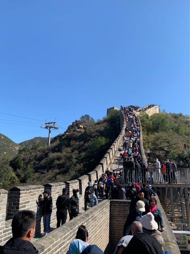 小学生五一爬长城坐墙角写作文原因令人称赞