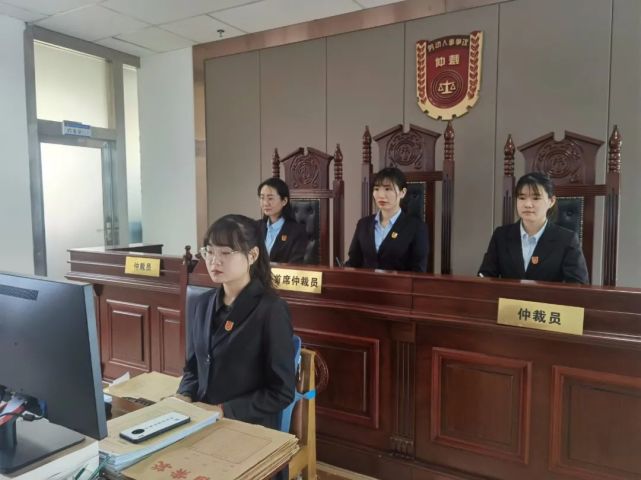 关注八师石河子市劳动人事争议仲裁院被授予师市工人先锋号称号