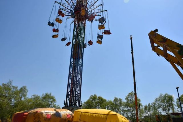 承德支队秀水大街消防站接到报警称,承德市双滦区宜佳旺海潮游乐场