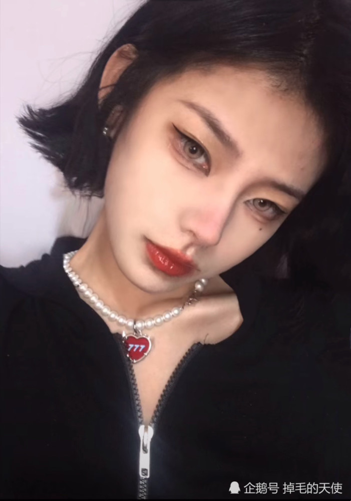 西红柿ovo终于"洗白"成功,发素颜照p图照被赞美,网友质疑还遭回怼