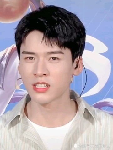 龚俊眼睛一瞥嘴巴一瘪简直可爱到爆