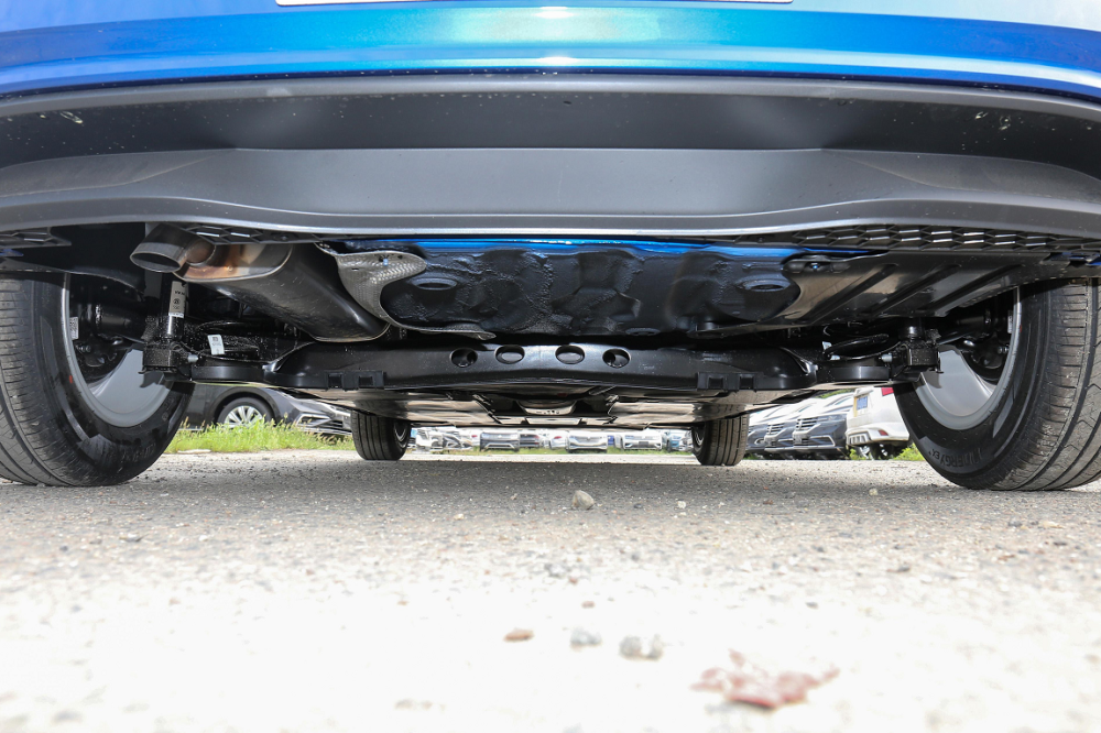 polo plus的底盘采用的是前麦弗逊式独立悬架,后扭力梁式非独立悬架