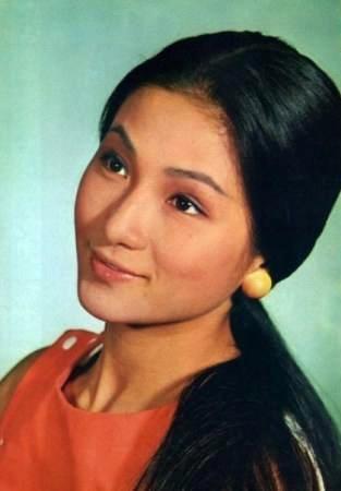 她是武侠皇后,曾怒批张柏芝,却甘当生子机器,8次怀孕4次流产