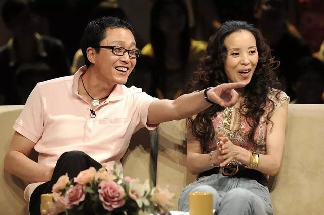 吴刚与岳秀清:戏里离婚,戏外结婚30年,回家第一件事先对戏