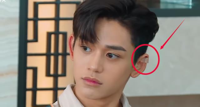 黄旭熙重回奔跑吧压力大看清耳朵上戴的老成员都心疼了