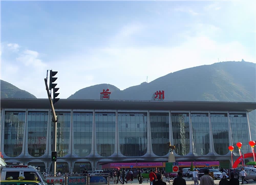 兰州火车站的"兰"字,写错66年为何不改正?专家:不改可一举两得