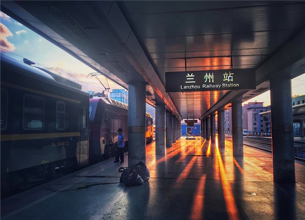 兰州火车站的"兰"字,写错66年为何不改正?专家:不改可一举两得_腾讯新