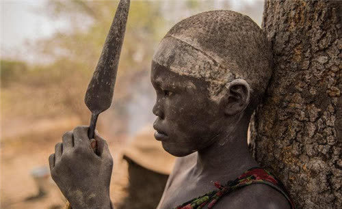 世上唯一的巨人族平均身高超1米8娶妻有一个不成文的规定