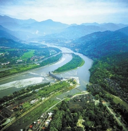 中国水利文化鼻祖都江堰之堰功道一起了解其深邃的奥秘