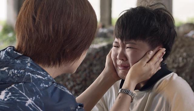 子悠人格分裂,欢欢离家出走,多少孩子是父母中年危机的垃圾桶?