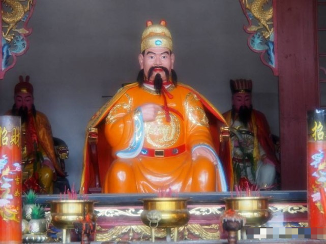 福建王审知像唐初陈元光和唐末五代时期王审知两次率众入闽,在福建