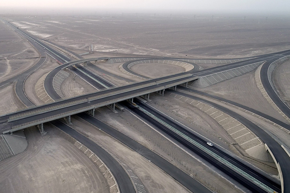 沿着高速看中国|连霍高速:在中国最长高速穿越"丝绸之路"_腾讯新闻