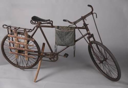 不是真驴,它是指那种又大又笨又结实的用铁管,铁棍儿焊制的老式自行车