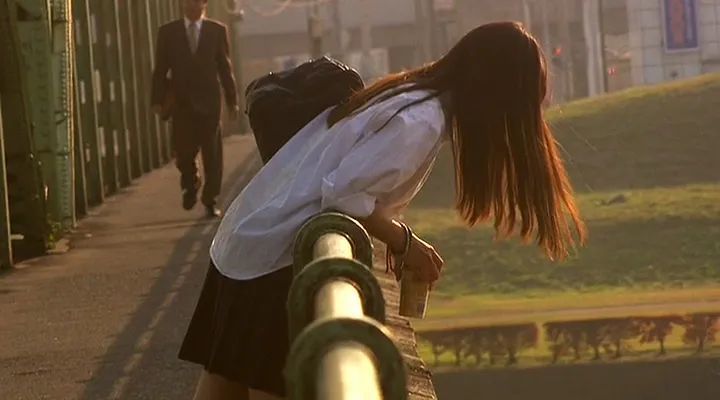 总是难以忘记那些经典日本电影中的校园女神,在《关于莉莉周的一切》