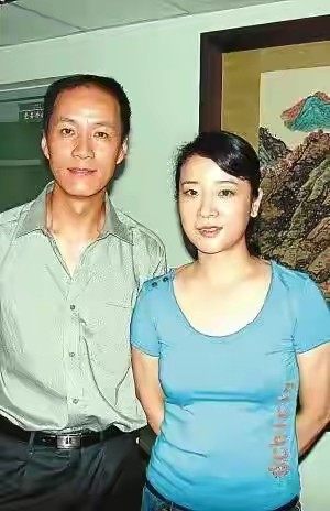 52岁陈小艺多次被爆私会小鲜肉,难道真的晚节不保?