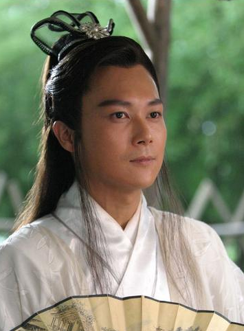 他就是《龙游天下》中的"司马玉龙"的扮演者——王灿.