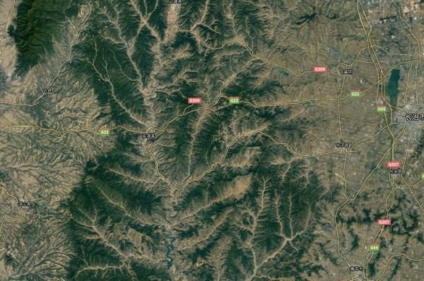 最后一图为清永陵所在地我们从谷歌卫星地球可以发现,遍布地球的山脉