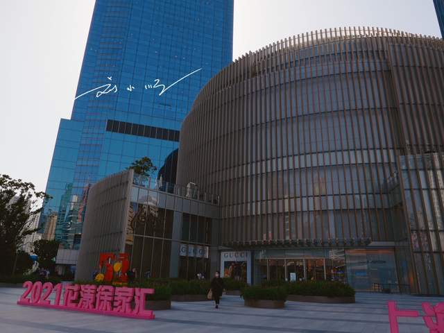 上海徐家汇最高档的商场里面好多奢侈品游客直呼逛不起