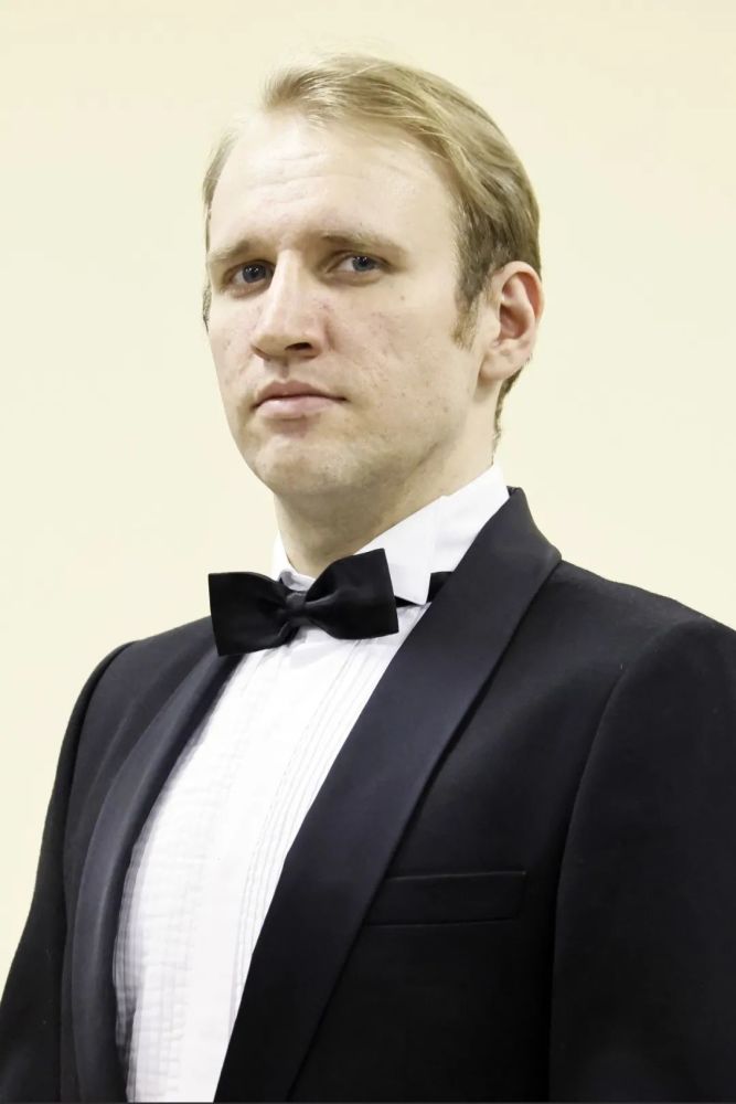 杰尼斯·马卡罗夫歌剧《马捷帕》"是不是快了?他们会不会把他带走?