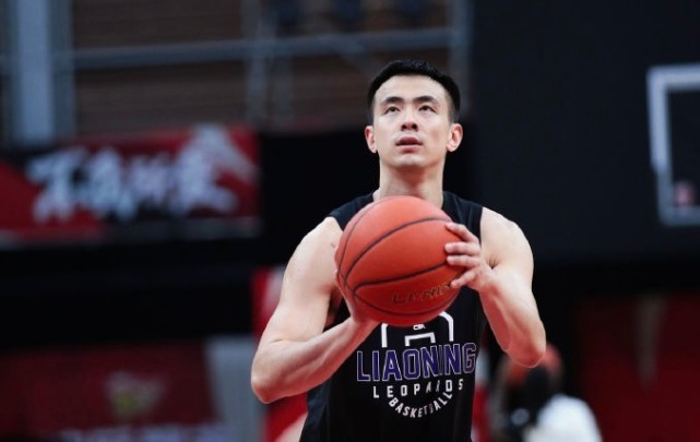 赵继伟离队宣言总决赛场均5分拉垮低迷对不起辽宁球迷