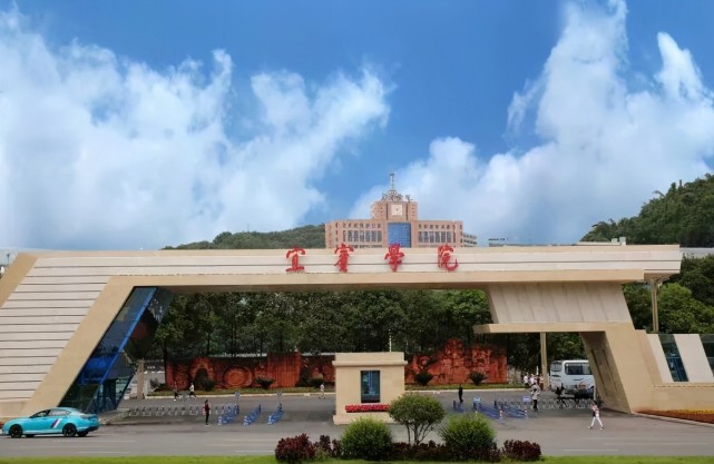 宜宾学院,内江师范学院,中山大学新华学院(已转设为广州新华学院)各1