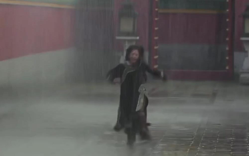 祺贵人被侍卫轮番侮辱时:难怪皇帝不闻不问,你看甄嬛干了啥?