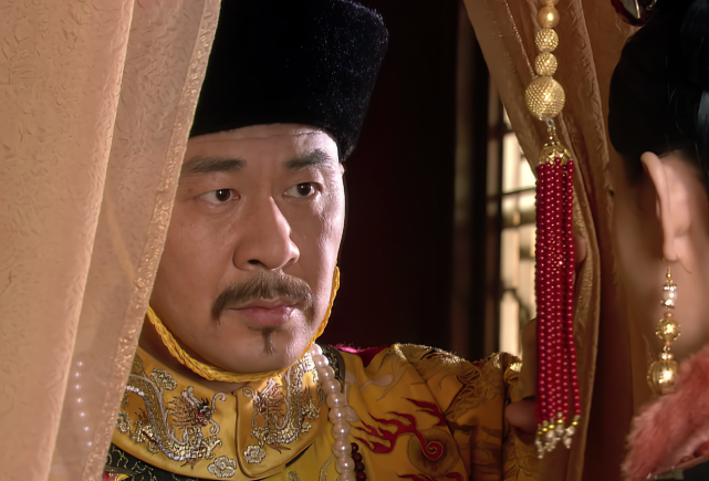 甄嬛传纯元真不简单看她初见皇上时穿了什么衣服野心太大