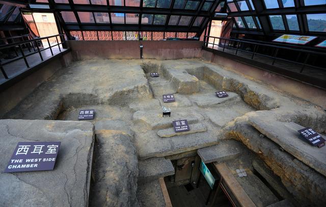 上面这段关于赵佗墓地的记载,没有提到具体位置.