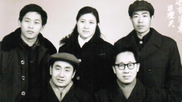 爱吃醋的美娇妻!贾平凹当面夸奖女演员,韩俊芳一气之下提出离婚