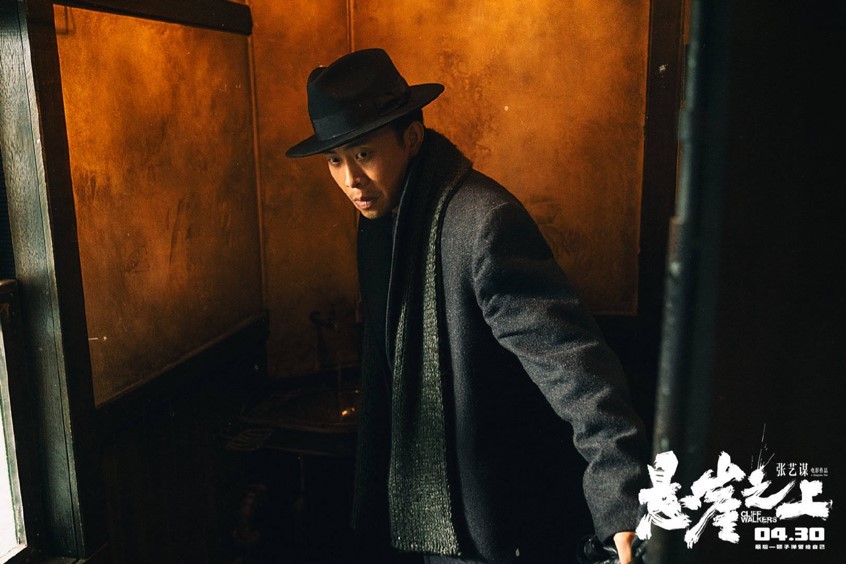 70岁的张艺谋带着新片悬崖之上回来了它值得一看吗