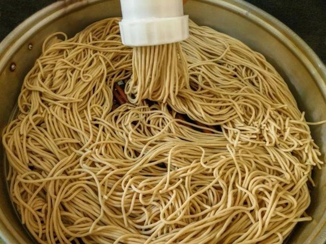 教大家2道内蒙古的特色莜面做法快点学会和家人一起享受面食