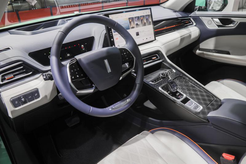 玛奇朵内饰采用最新的家族设计——"天穹智慧造型",当然,作为wey品牌