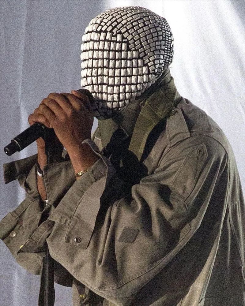 五一壁纸|年少轻狂的 kanye 竟然是个面具狂?_腾讯新闻