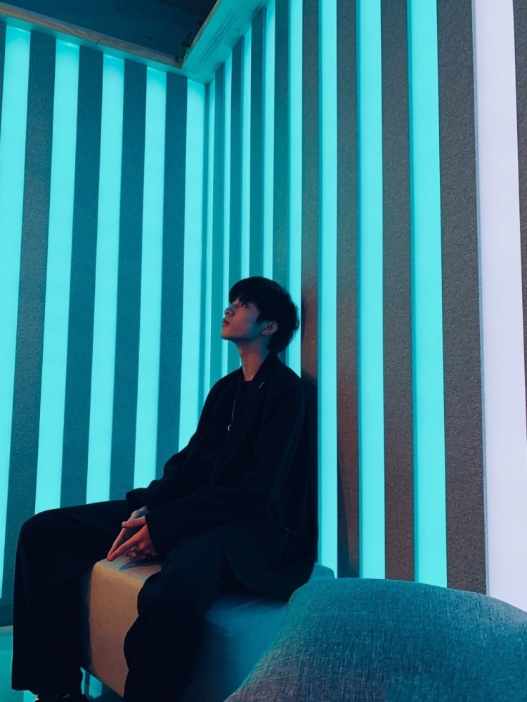 刘耀文壁纸|ins风的拽文_腾讯新闻