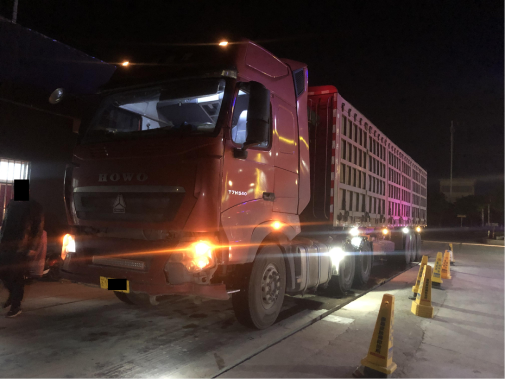 我为群众办实事别侥幸又有两辆百吨王被查获