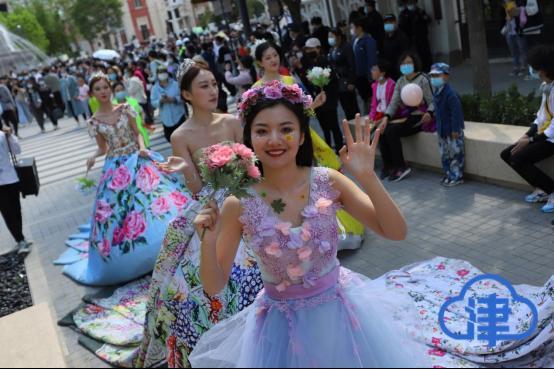 单日旅客量超18万人次天津意风区五一持续火爆