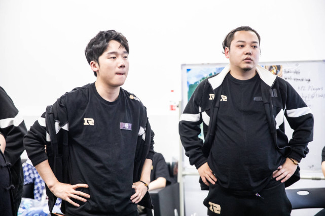 qg豪取3连胜rngm舒服了而vg却走远了b组的2个卡位赛名额基本提前确定