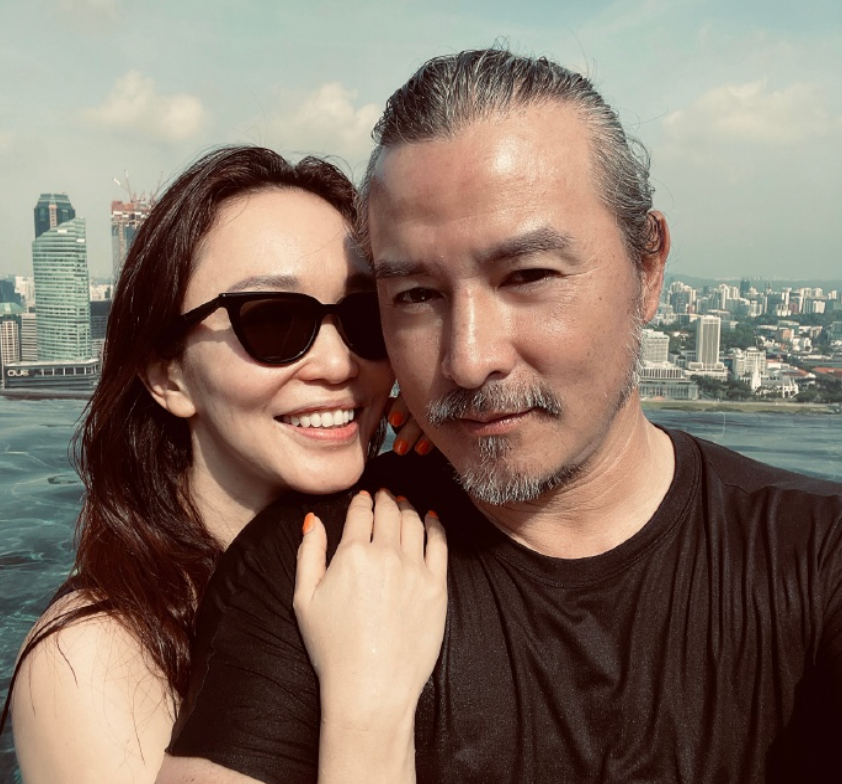 据悉,郭妃丽2013年和澳籍丈夫结婚,两个人在f1比赛认识的,婚后郭妃丽